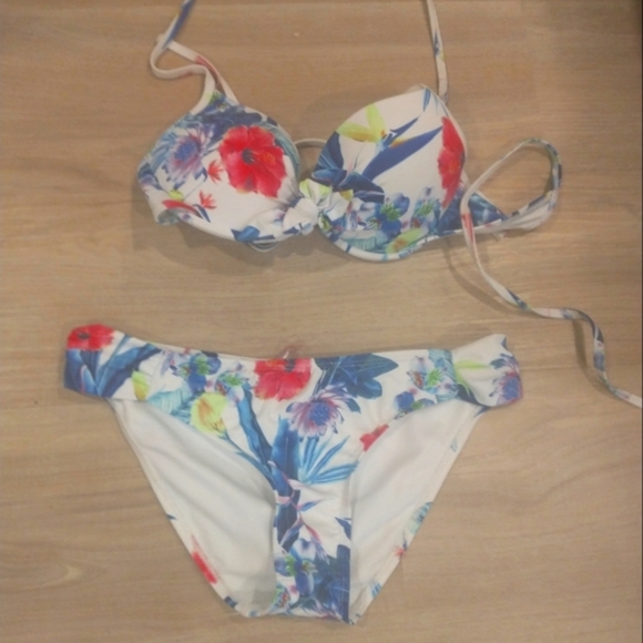 New bikini‎ by Ardene  size Med - Picture 1 of 7